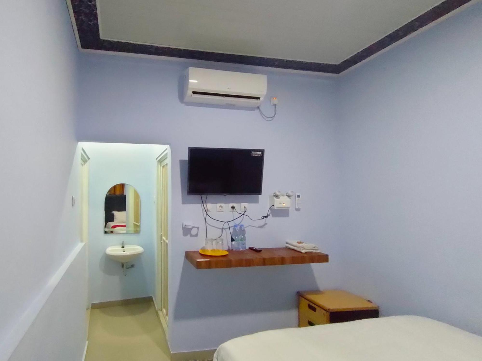 Reddoorz Syariah Near Stasiun Wates Hotel Wates  Exterior foto